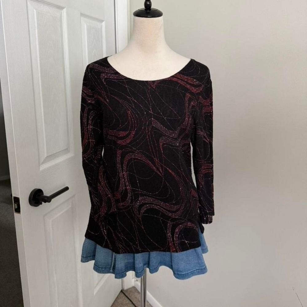 Vintage holiday Black and red glitter shimmery swirl print long sleeve top